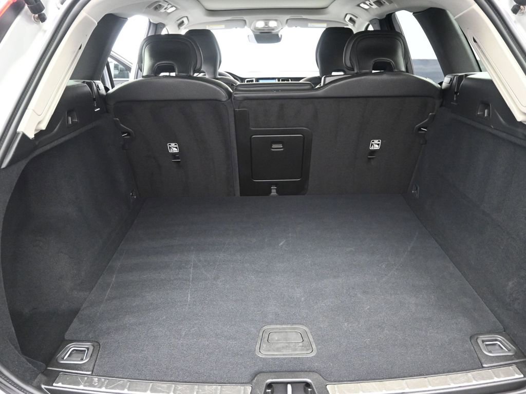 Used 2025 Volvo XC60 B5 Plus image 12