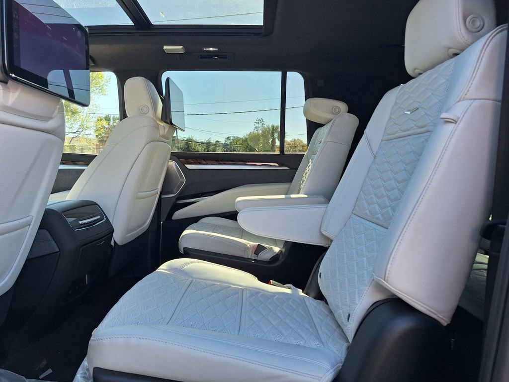 New 2026 Cadillac Escalade ESV Platinum Sport w/ LPO, ONYX Package image 13