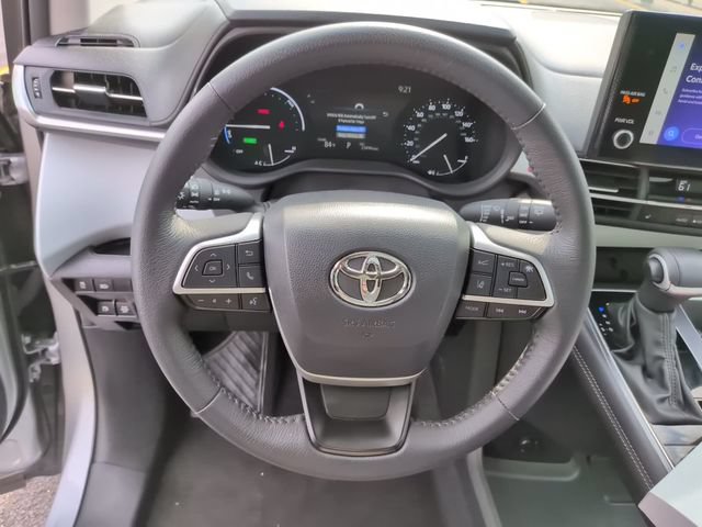 Certified 2025 Toyota Sienna XLE FWD image 14