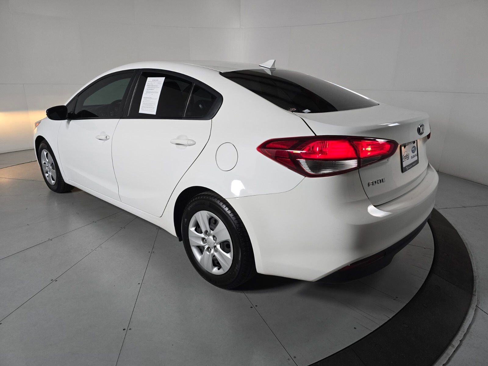 Used 2017 Kia Forte LX image 3
