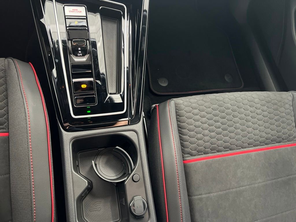 New 2026 Volkswagen GTI SE FWD image 18