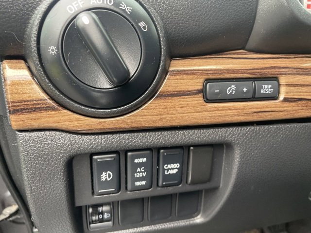 Used 2018 Nissan Titan SL w/ Chrome Package image 19