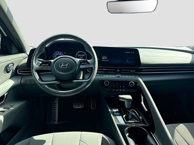 Certified 2025 Hyundai Elantra SEL FWD image 21