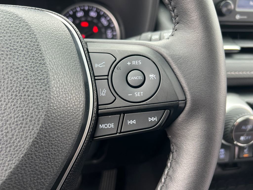 Used 2020 Toyota RAV4 XLE Premium image 26