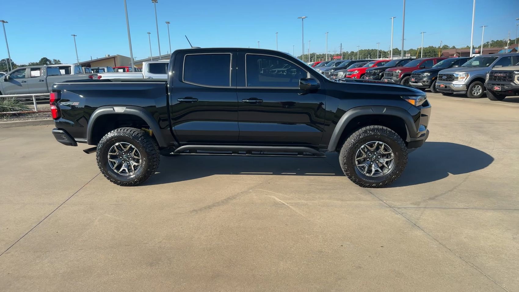 Used 2024 Chevrolet Colorado ZR2 w/ Technology Package AWD/4WD image 9
