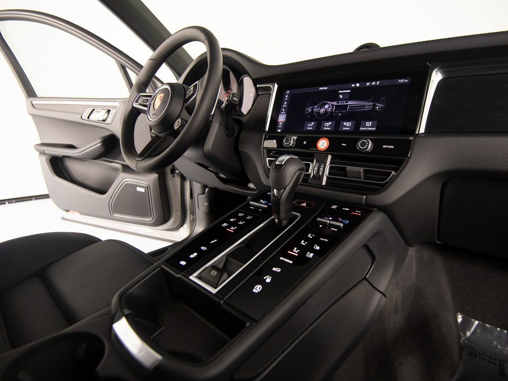 New 2026 Porsche Macan GTS image 30