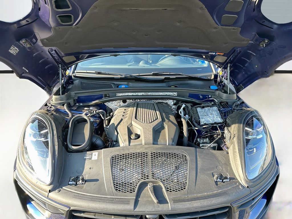Certified 2026 Porsche Macan AWD/4WD image 32