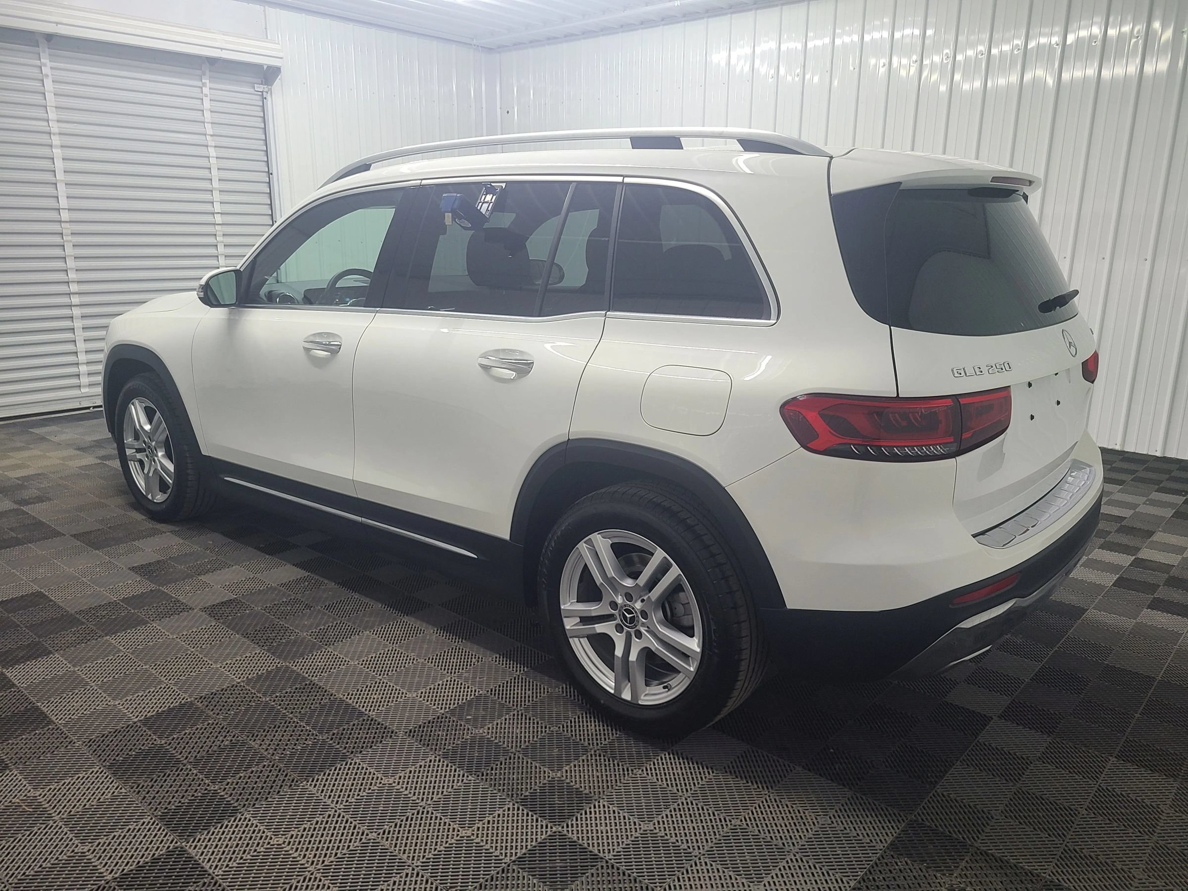 Used 2021 Mercedes-Benz GLB 250 4MATIC image 9