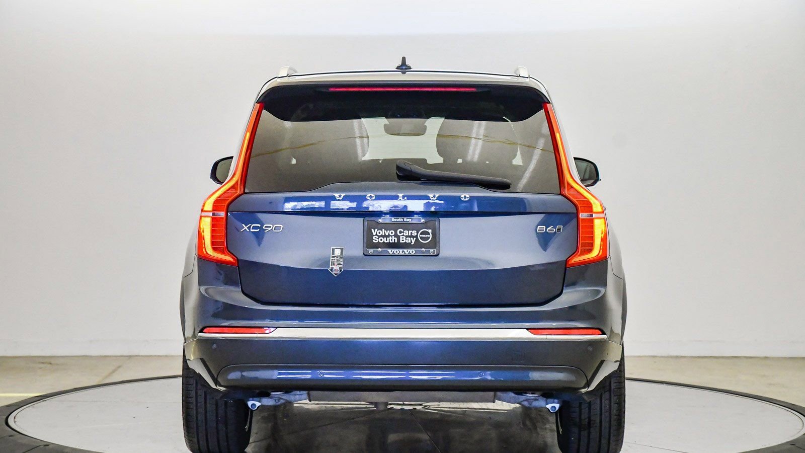 Certified 2025 Volvo XC90 B6 Ultra image 3