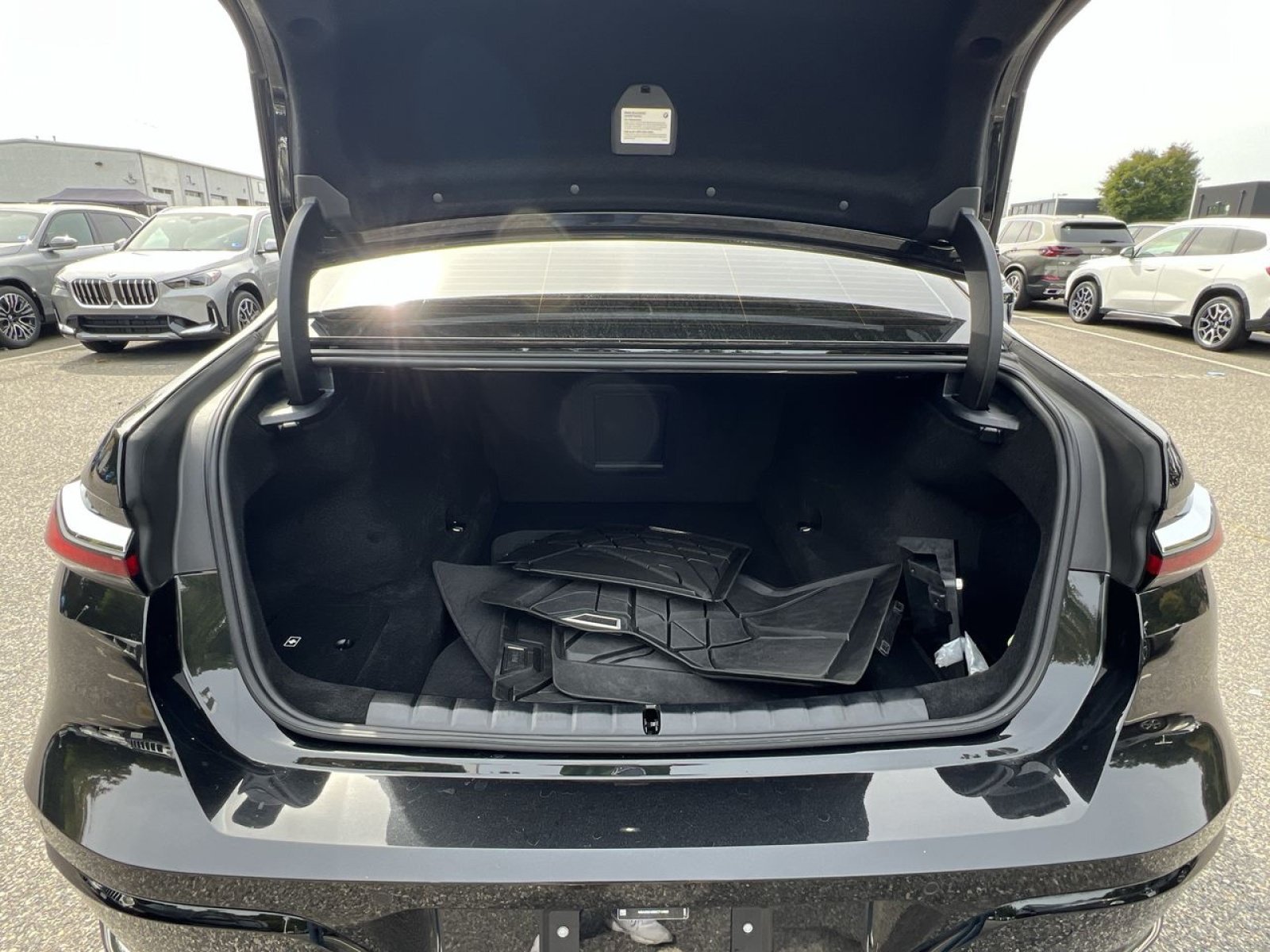 Used 2025 BMW 740i xDrive AWD/4WD image 24
