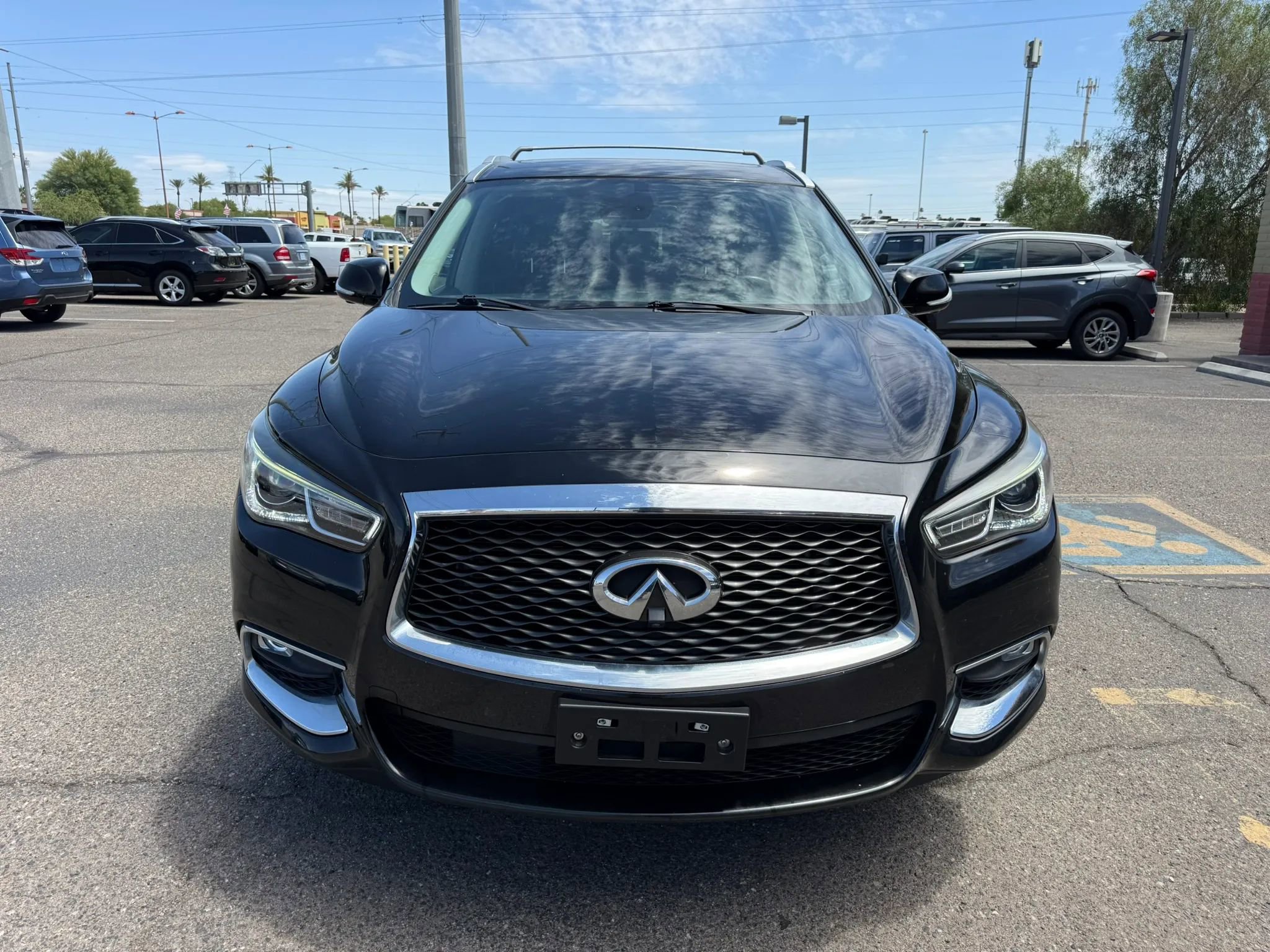 Used 2020 INFINITI QX60 Luxe w/ Essential Package FWD image 3