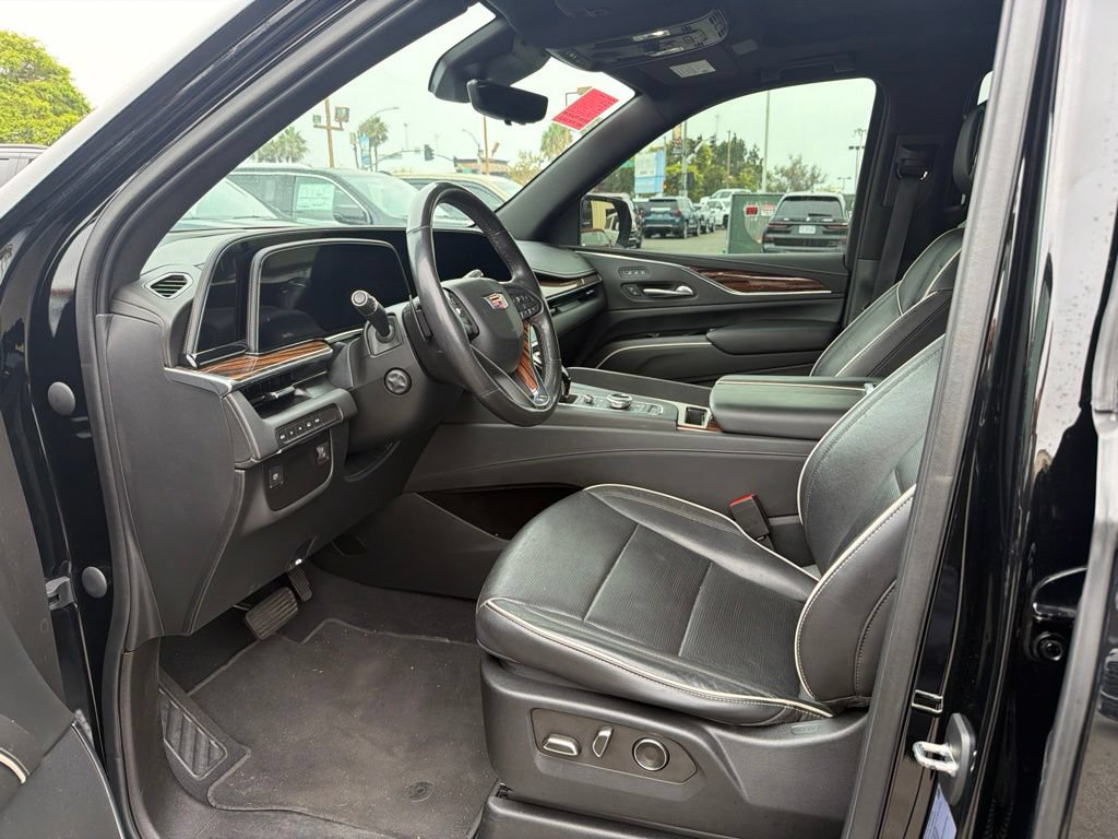 Used 2021 Cadillac Escalade Premium Luxury AWD/4WD image 7