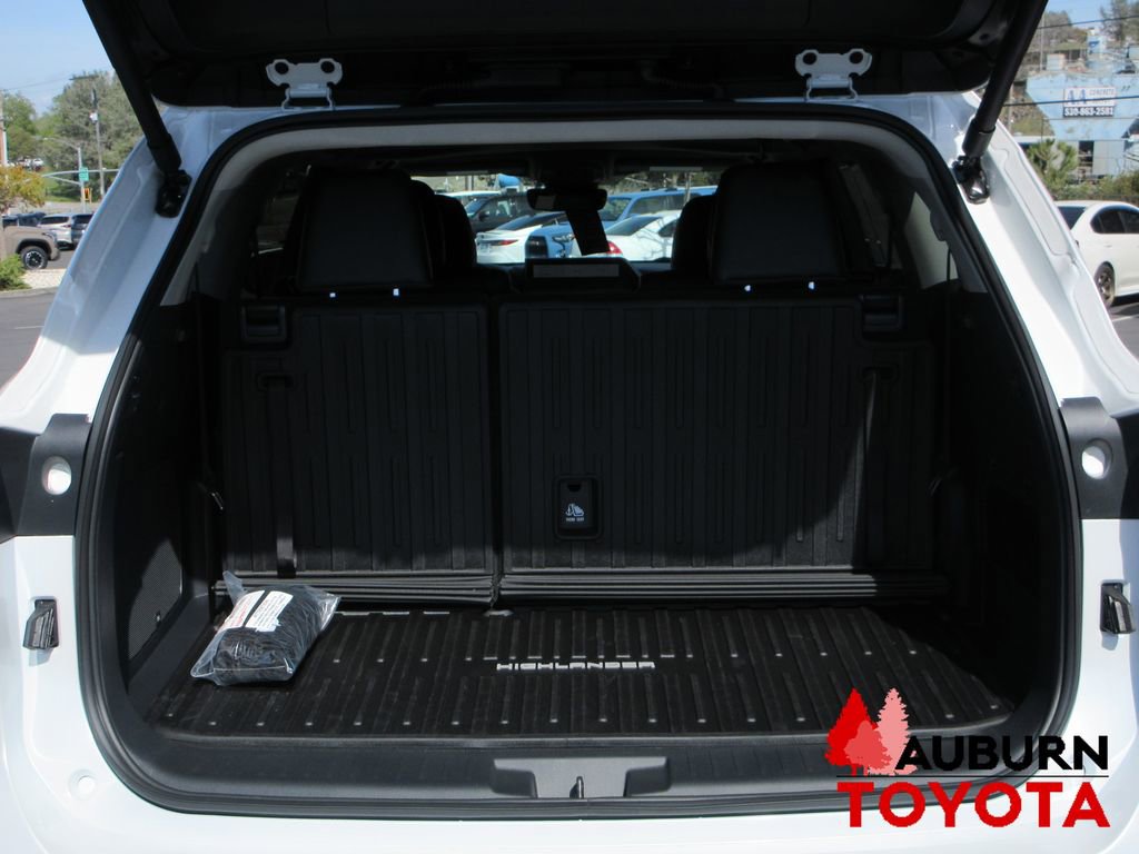New 2026 Toyota Highlander Limited image 5