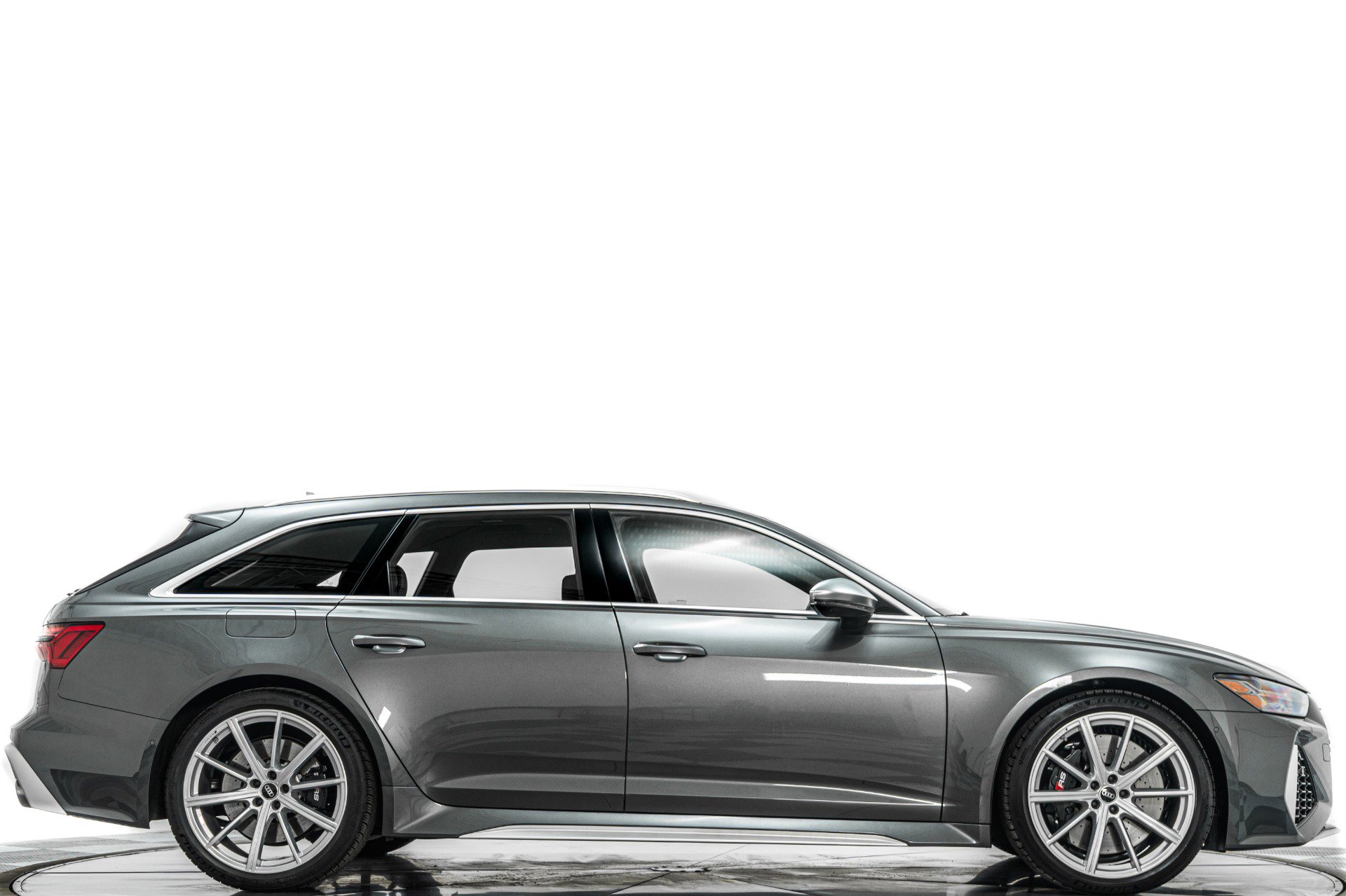 Used 2023 Audi RS 6 AWD/4WD image 2