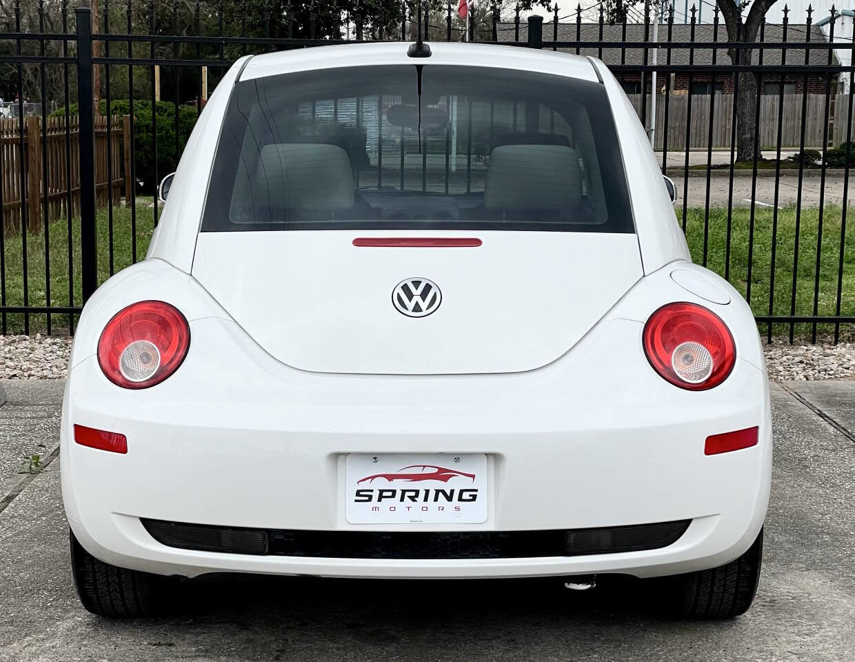 Used 2009 Volkswagen Beetle Base 2dr Coupe 5M image 8