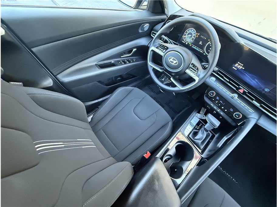 Used 2024 Hyundai Elantra Blue FWD image 9