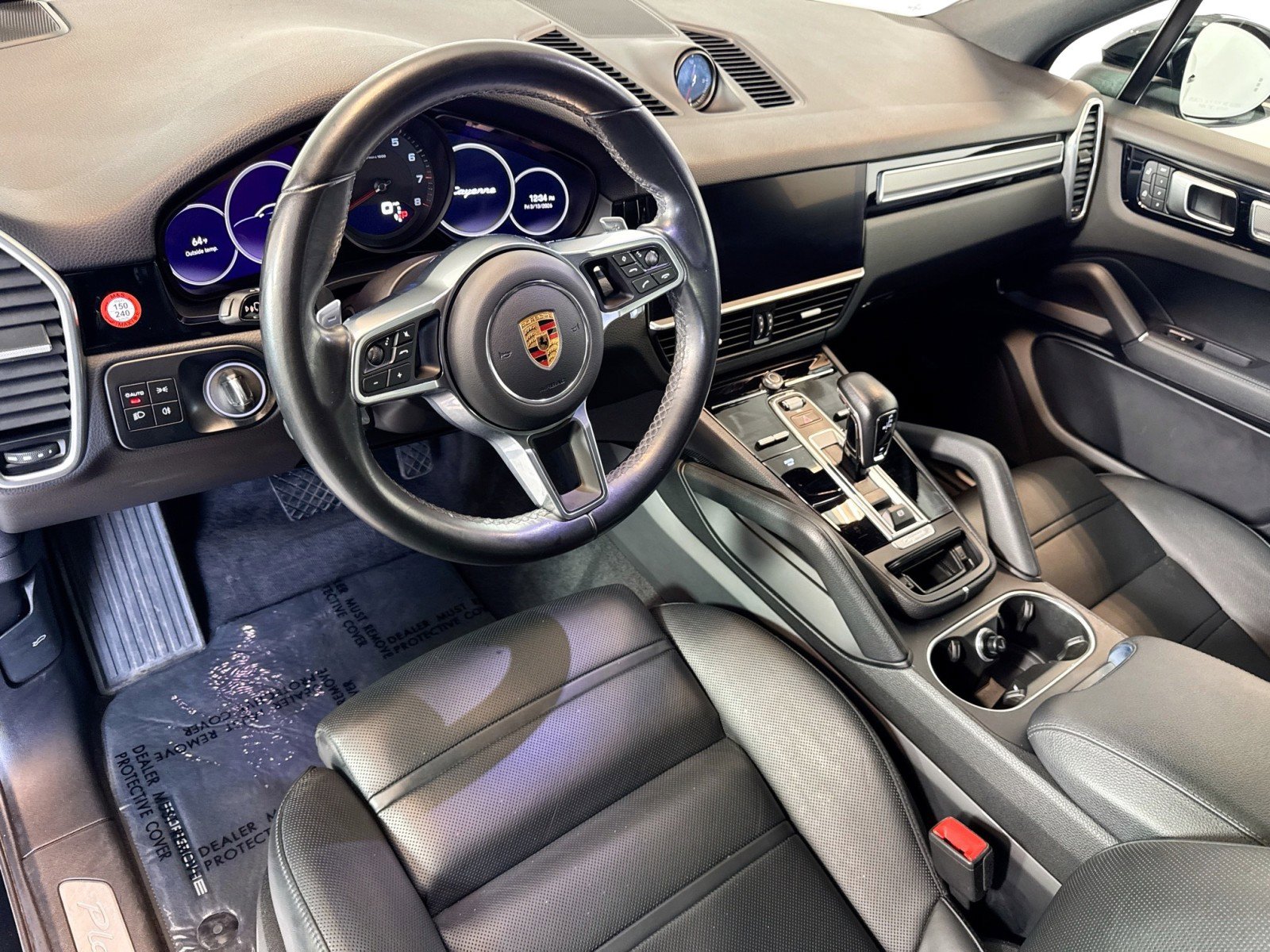Used 2023 Porsche Cayenne Platinum Edition image 4