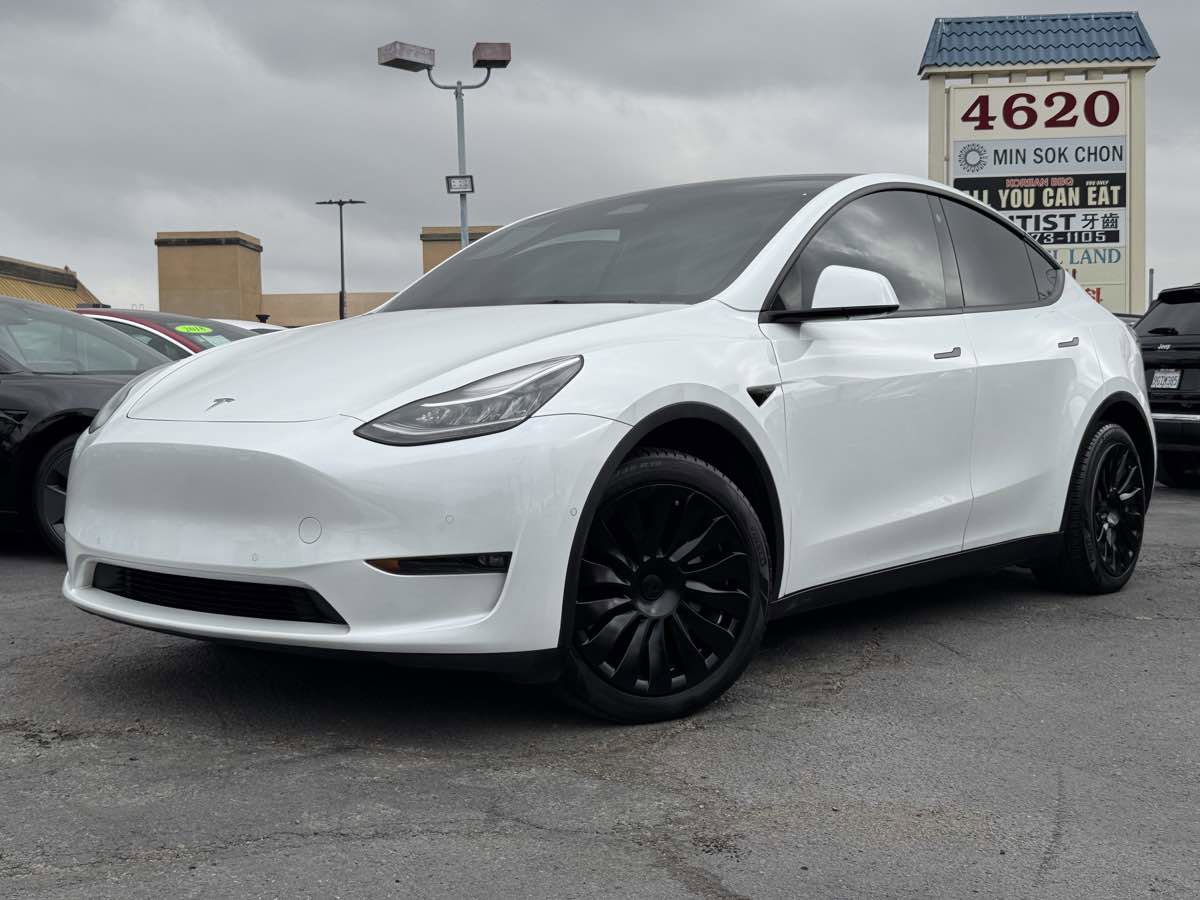 Used 2022 Tesla Model Y Long Range AWD/4WD image 2