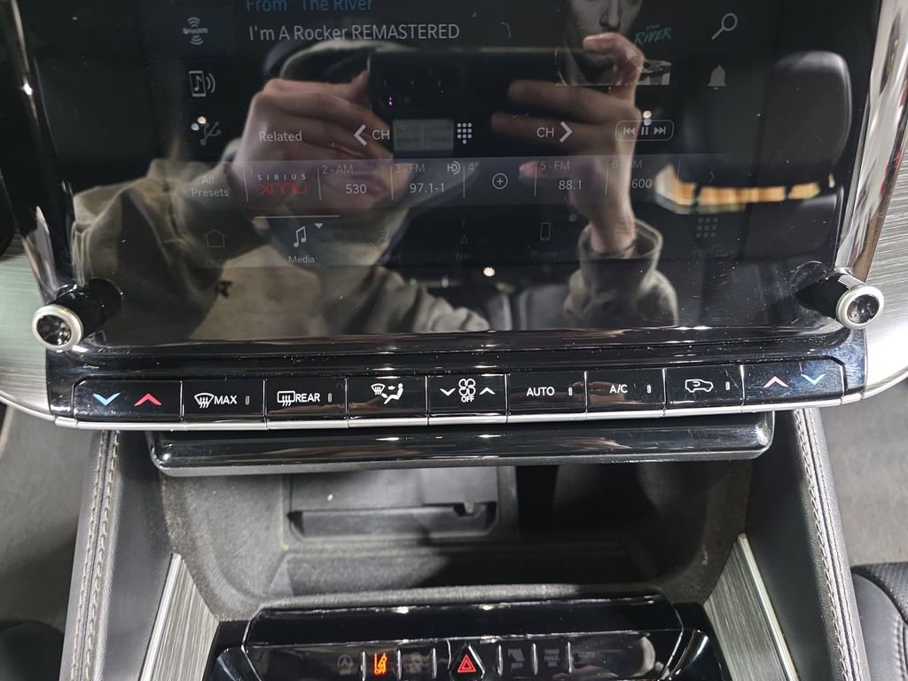 Used 2023 Jeep Wagoneer L Series II image 23