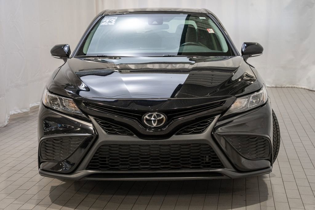 Used 2023 Toyota Camry SE image 3