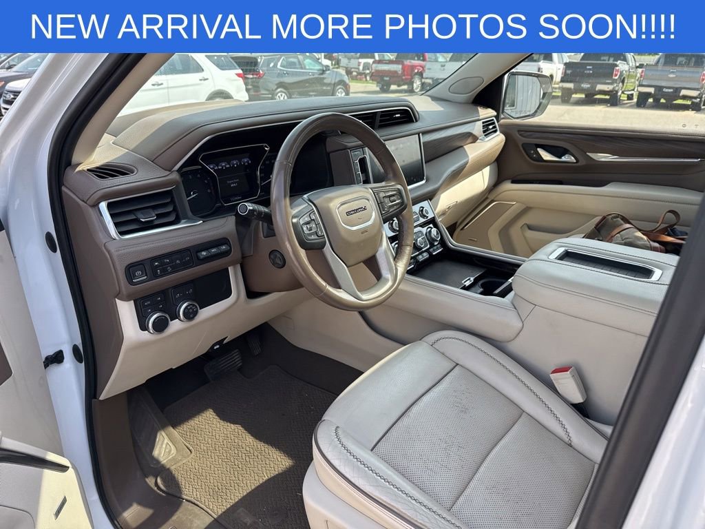 Used 2021 GMC Yukon XL Denali w/ Denali Premium Package image 14