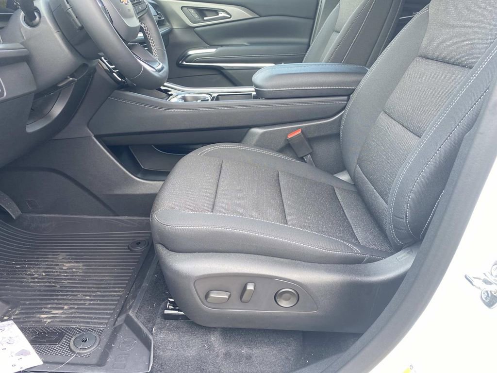 New 2026 Chevrolet Traverse LT w/ LPO, Floor Liner Package image 19