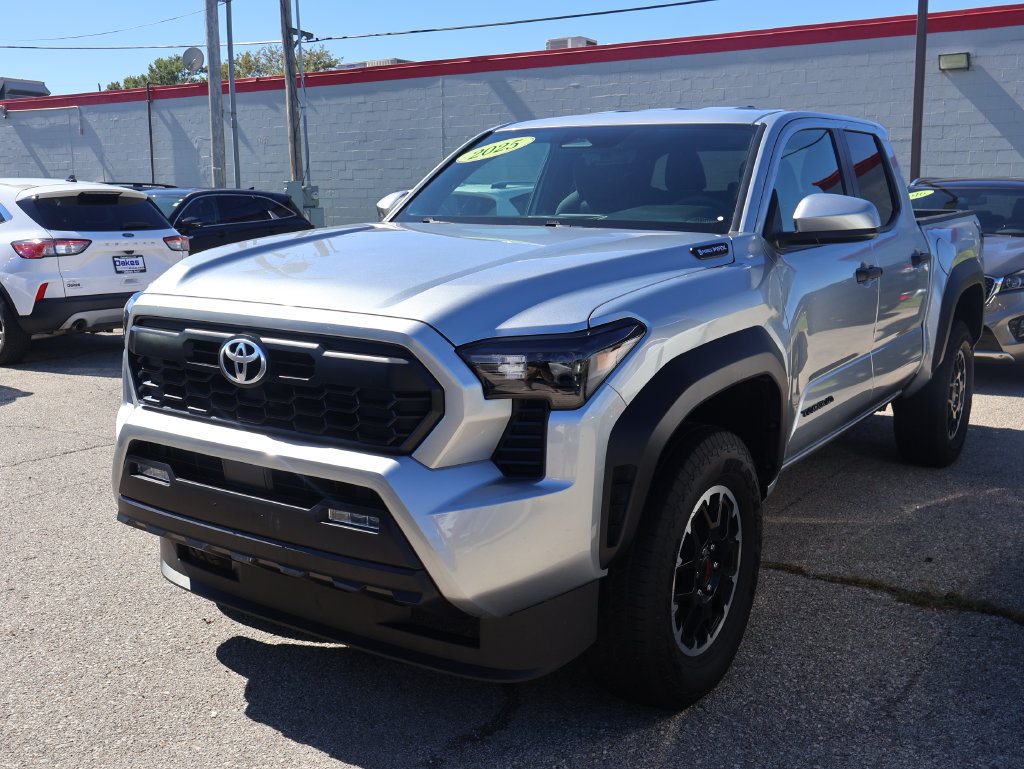 Used 2025 Toyota Tacoma TRD Off-Road AWD/4WD image 11
