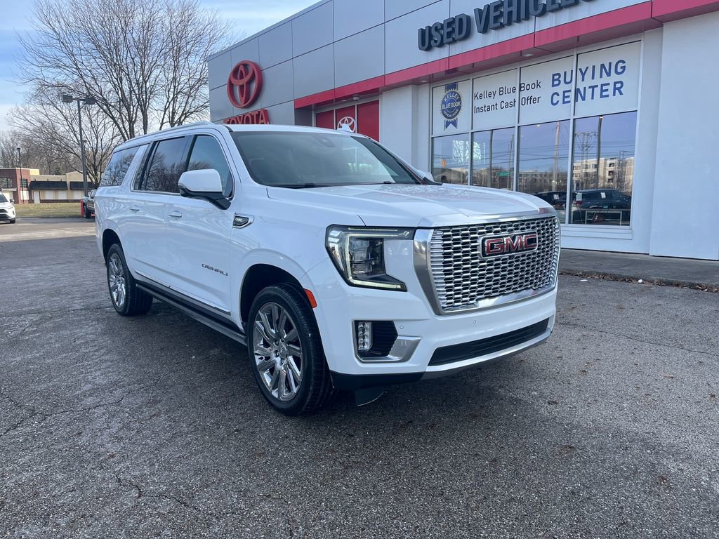 Used 2021 GMC Yukon XL Denali w/ Denali Premium Package image 8