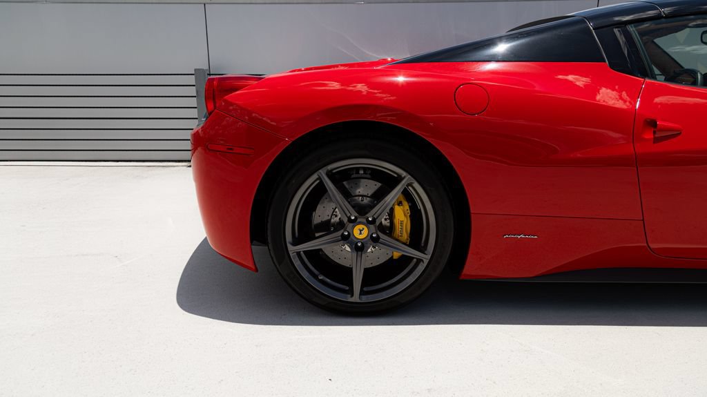 Used 2015 Ferrari 458 Spider RWD image 9