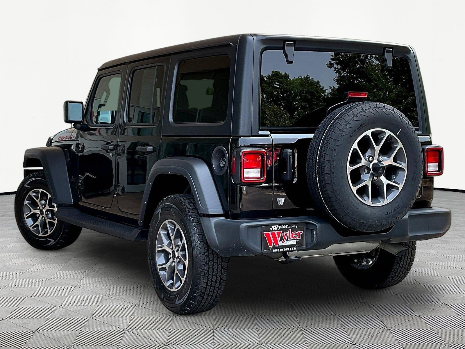 Used 2024 Jeep Wrangler Unlimited Sport AWD/4WD image 4