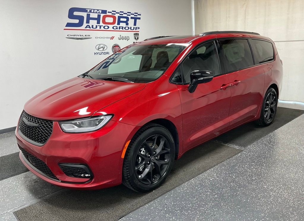 New 2025 Chrysler Pacifica Limited