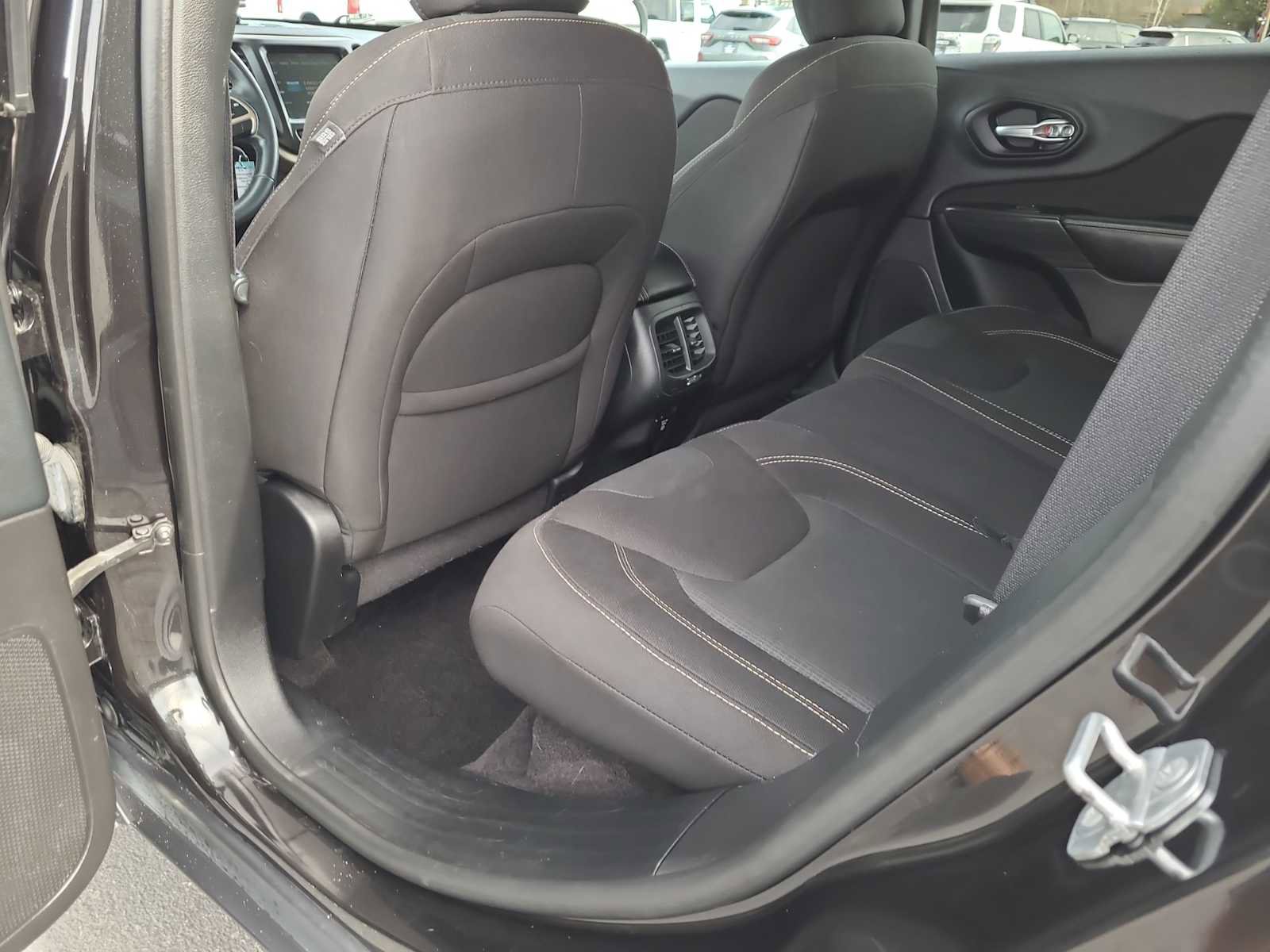 Used 2016 Jeep Cherokee Latitude image 20