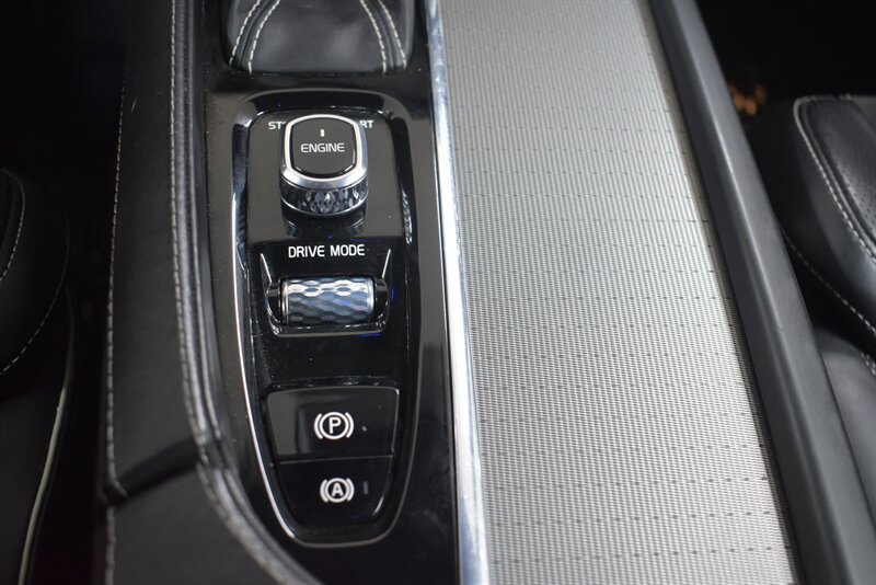 Used 2016 Volvo XC90 T6 R-Design w/ Protection Package Plus AWD/4WD image 15