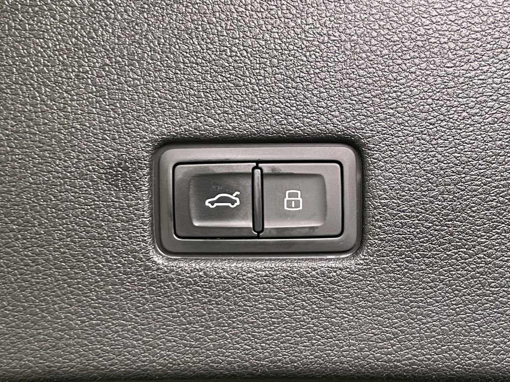 Used 2020 Audi Q8 Prestige w/ Prestige Package image 21