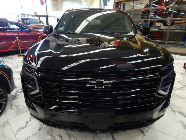 Used 2025 Chevrolet Suburban RST image 2