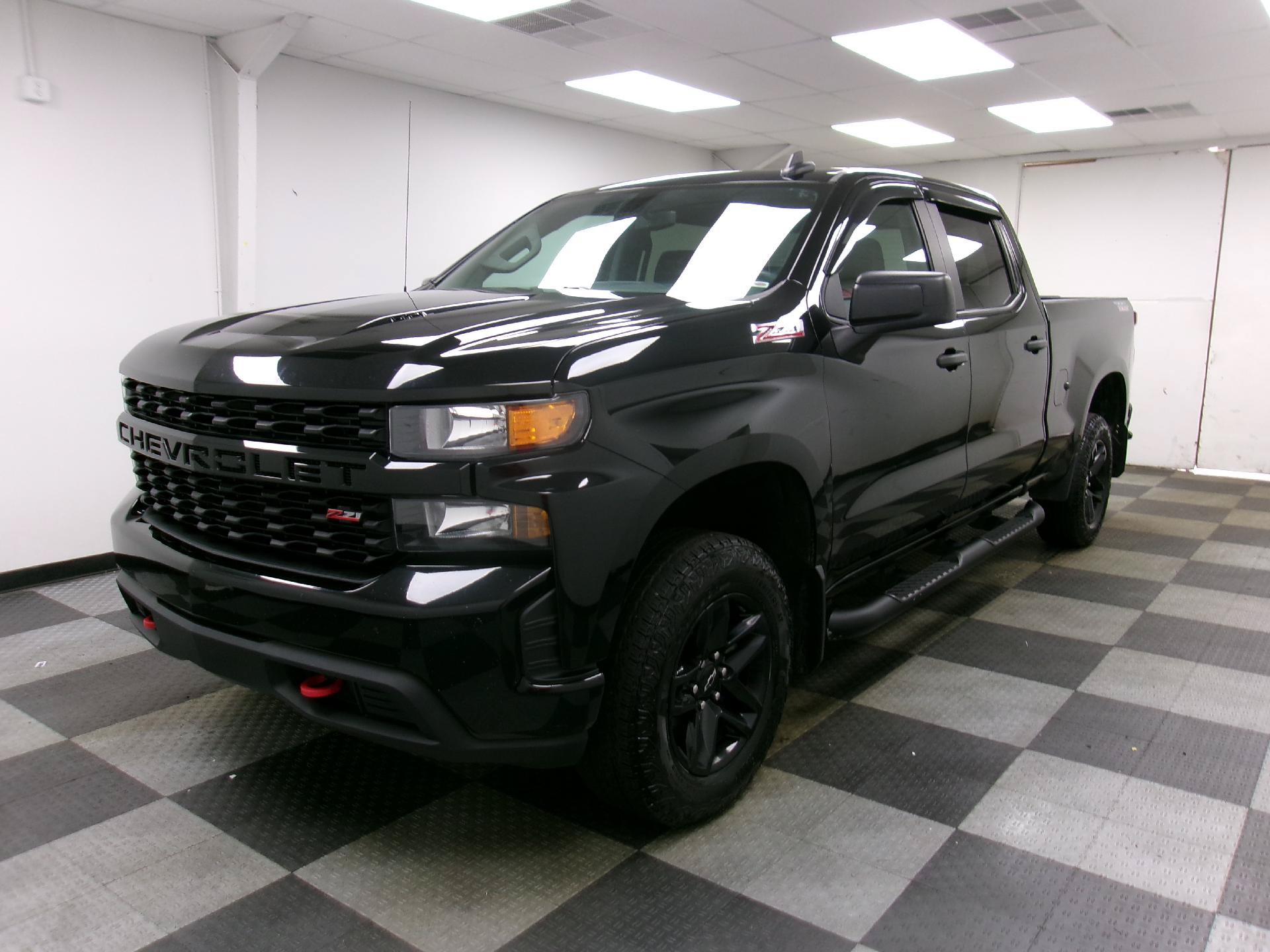 Used 2022 Chevrolet Silverado 1500 Custom Trail Boss w/ Midnight Edition AWD/4WD image 2