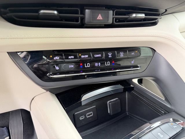 Used 2023 Buick Envision Essence FWD image 23