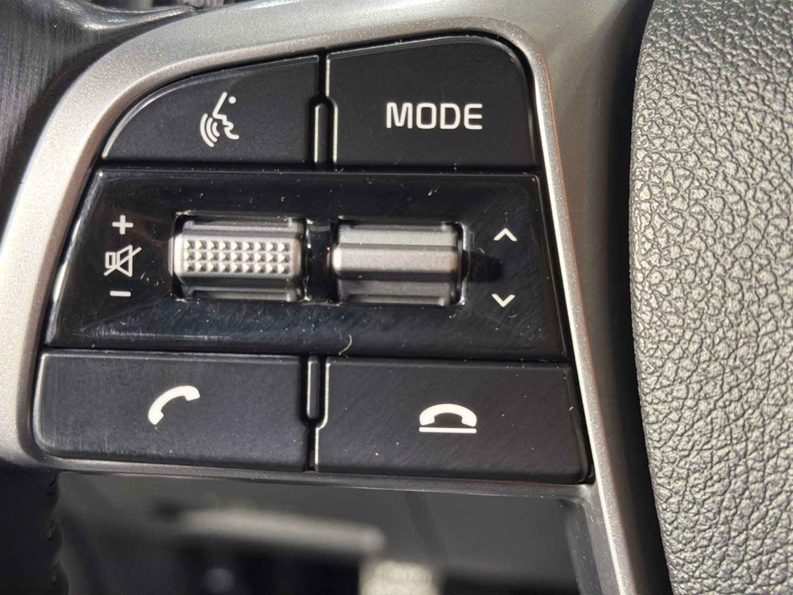 Used 2019 Kia Sorento LX w/ LX Convenience Package image 17