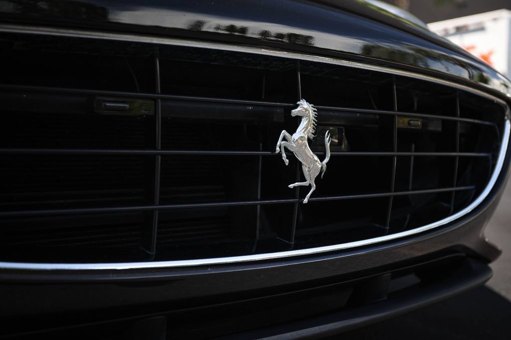 Used 2011 Ferrari California RWD image 13