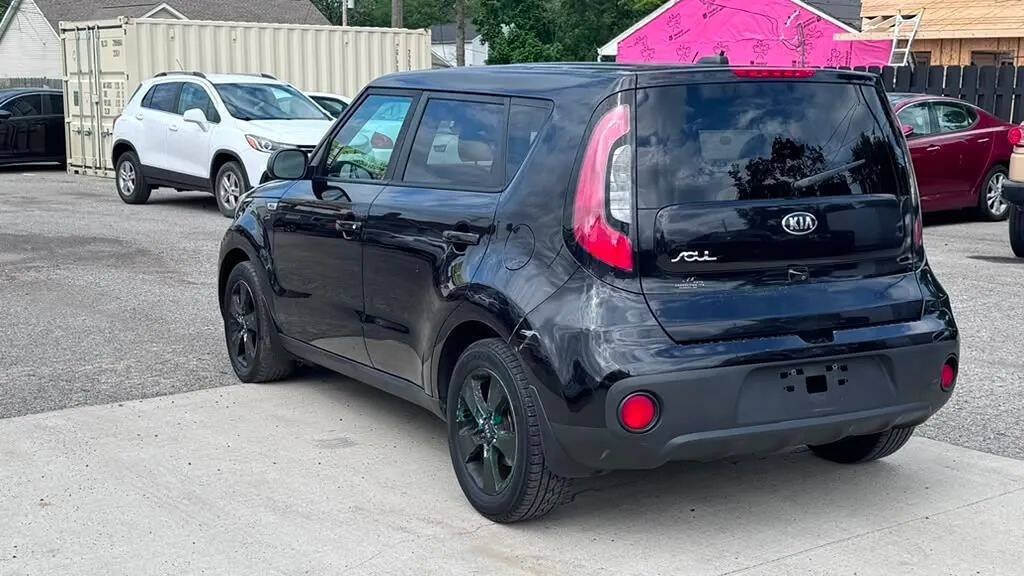 Used 2017 Kia Soul w/ Convenience Package FWD image 4