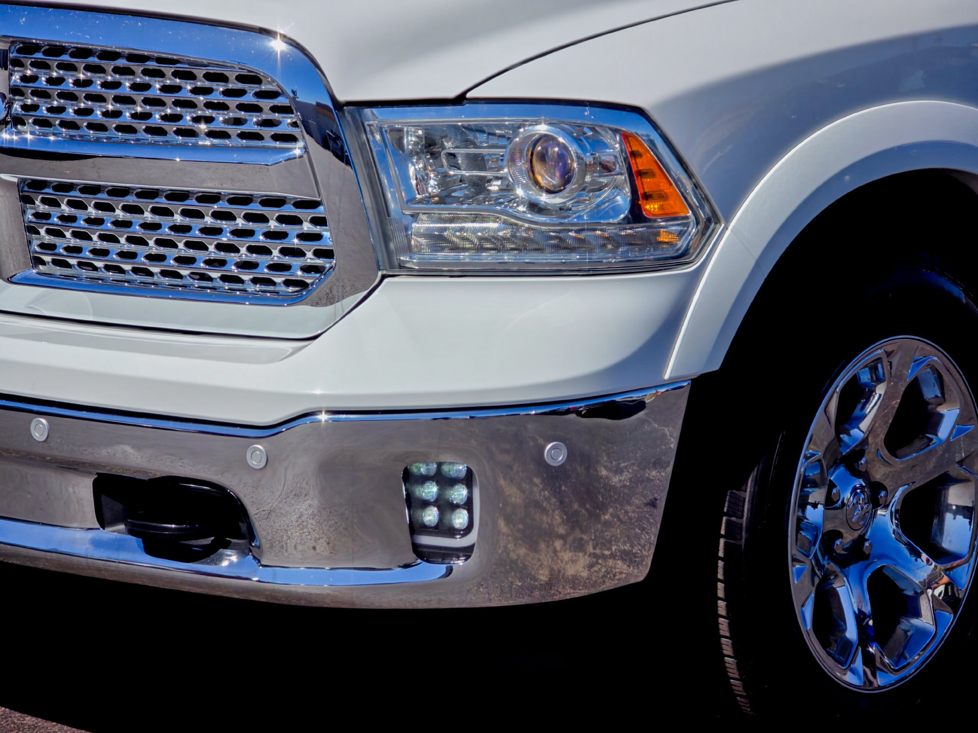 Used 2018 RAM 1500 Laramie w/ Convenience Group AWD/4WD image 6
