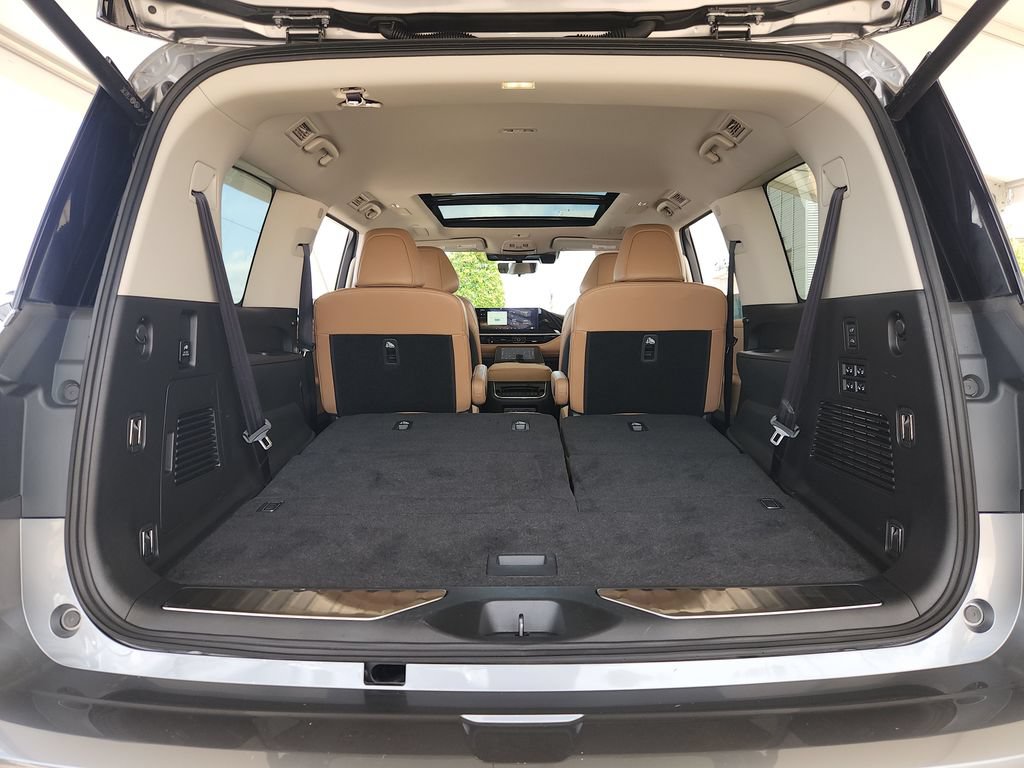 Used 2025 INFINITI QX80 Sensory AWD/4WD image 14