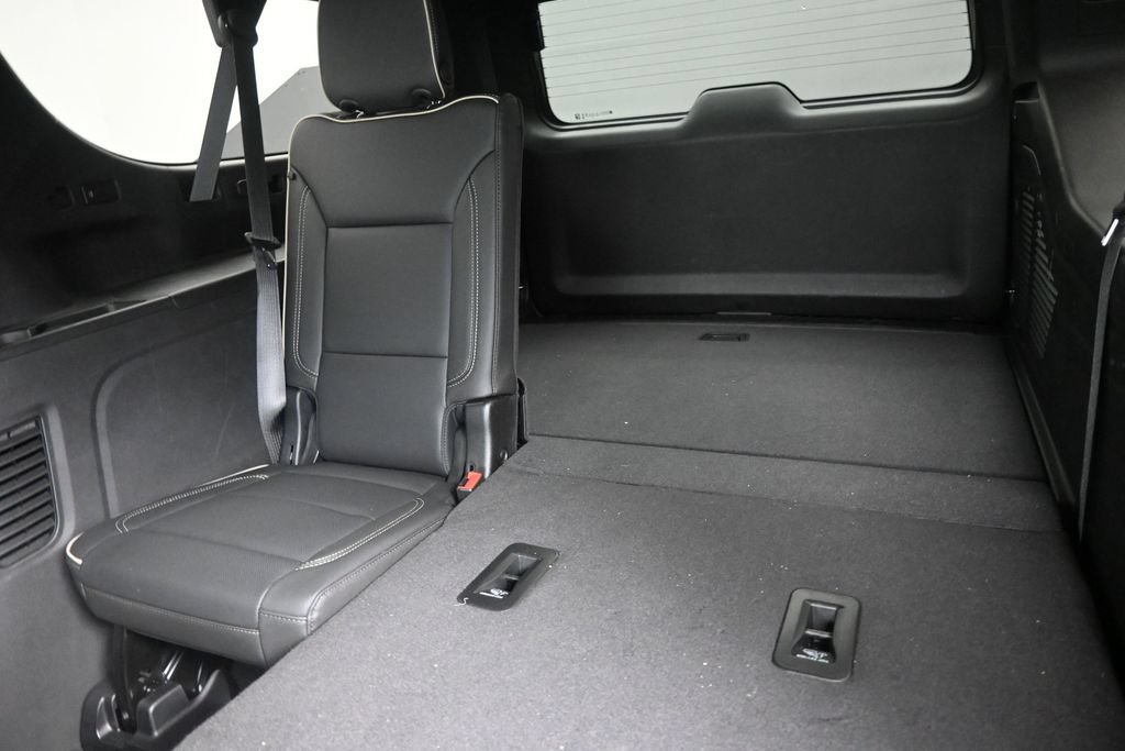 Used 2024 GMC Yukon XL SLT w/ SLT Premium Package RWD image 15