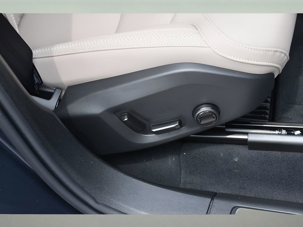 Certified 2026 Volvo XC60 B5 Core w/ Protection Package Premier image 32