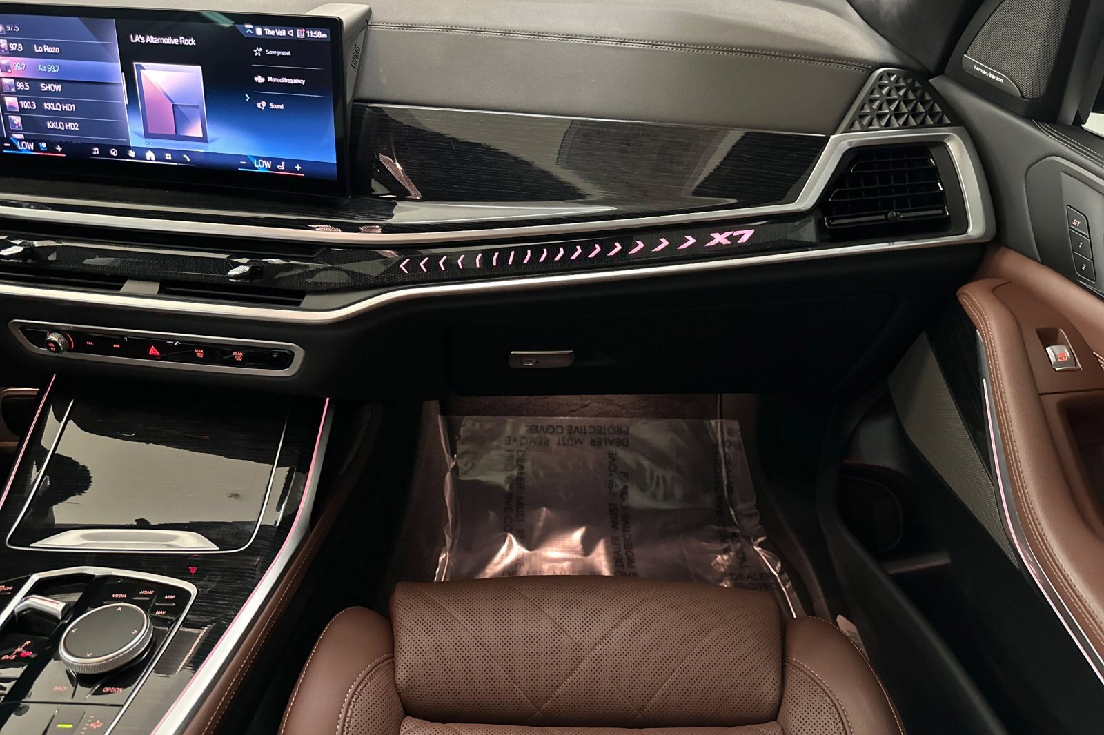 Used 2024 BMW X7 xDrive40i w/ M Sport Package image 31