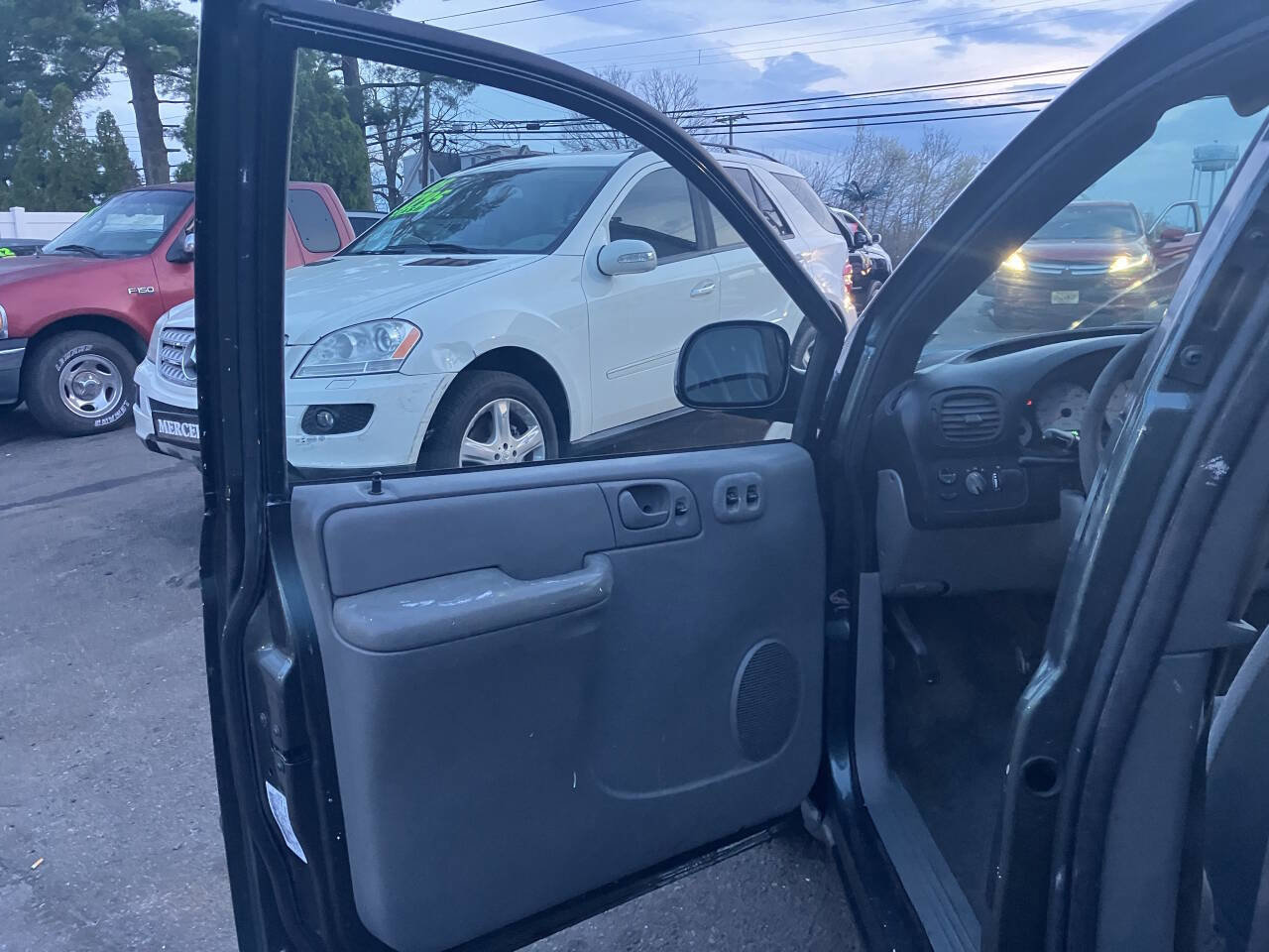 Used 2004 Dodge Grand Caravan SE w/ Popular Equipment Group FWD image 13
