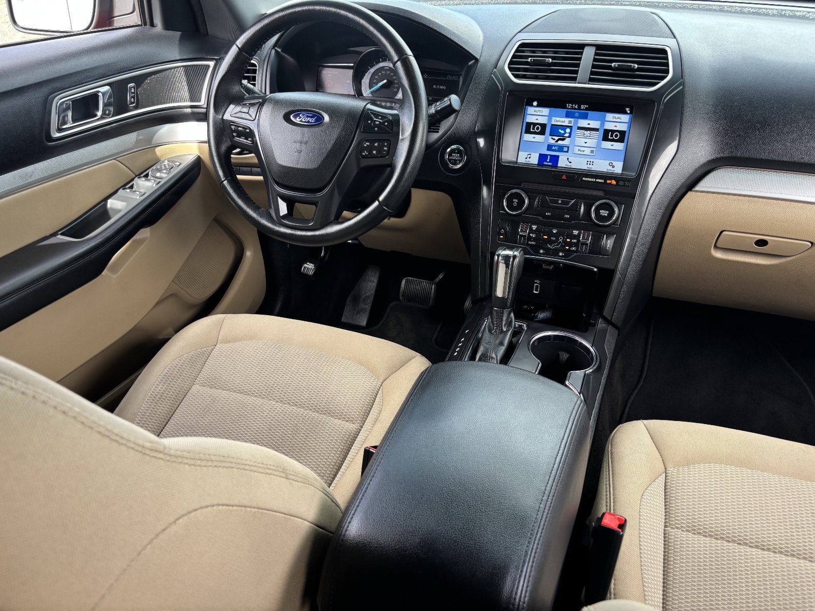 Used 2017 Ford Explorer XLT w/ Equipment Group 201A FWD image 15