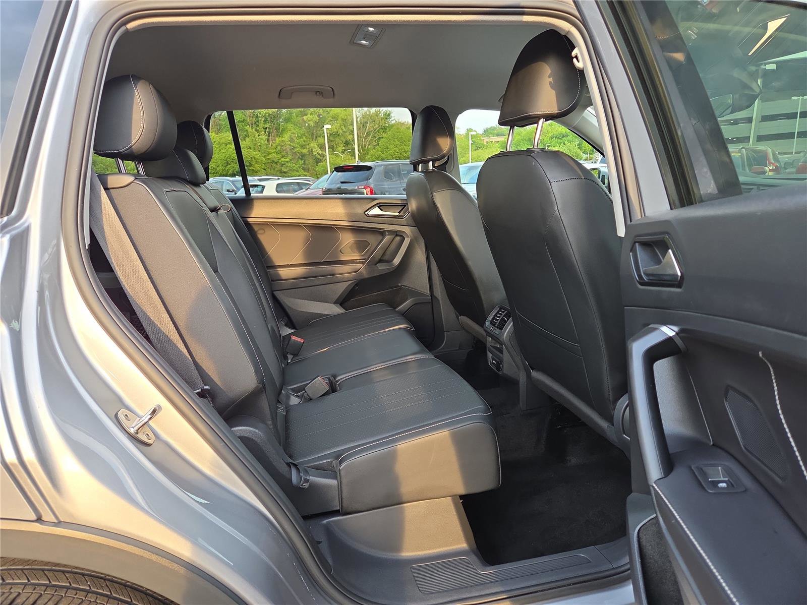Certified 2024 Volkswagen Tiguan SE FWD image 27