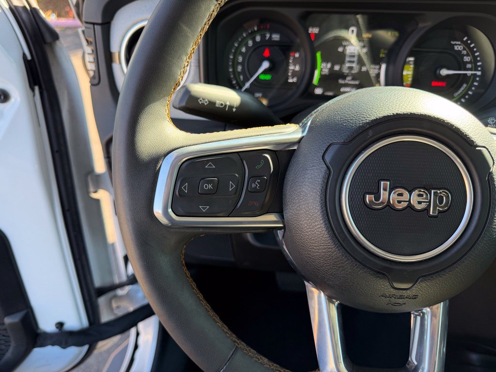 Used 2024 Jeep Wrangler Unlimited Sahara w/ Technology Group AWD/4WD image 17