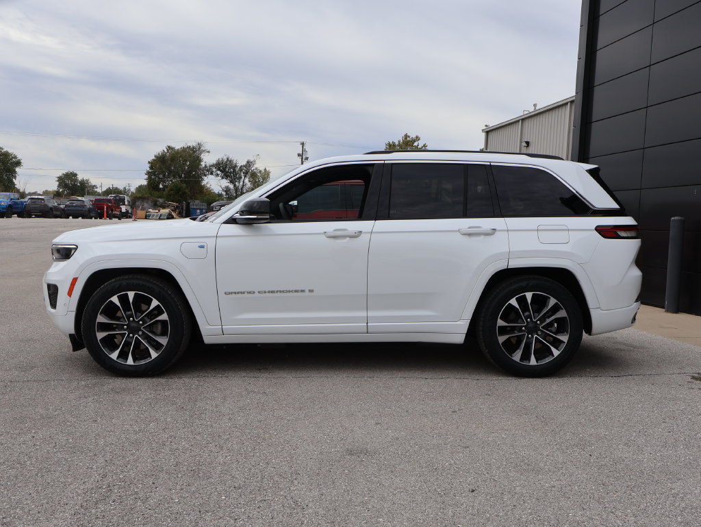 Used 2023 Jeep Grand Cherokee Overland AWD/4WD image 2